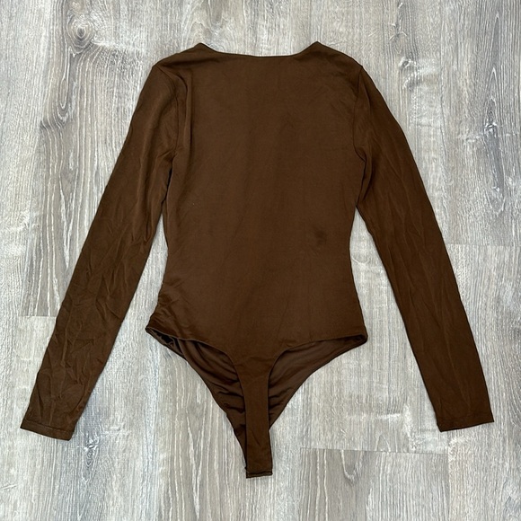 🚨FLAW NO TIE IN FRONT & MARK ON BACK🚨 Camila Coelho Revole Size Small - Picture 3 of 4